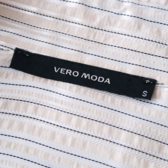 Cool Business Casual Blouse - Picture 4 of 4